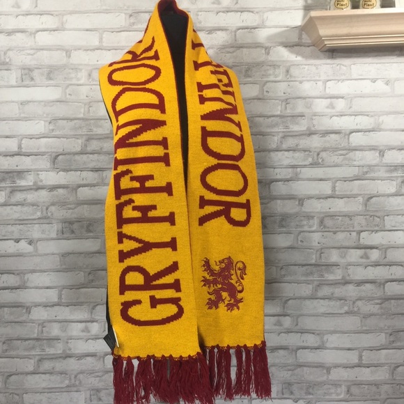 Warner Bros. Accessories - Reversible Harry Potter Gryffindor Scarf